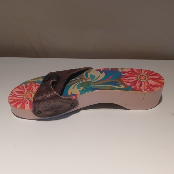 Pre-Owned Hand Painted Bronze Dr. Scholl's classic sandals - Picture 2 of 8